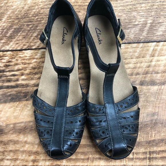 Clarks Black and Tan Women‎ Sandals - Picture 2 of 7